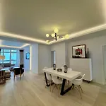 Deluxe Canteras Center