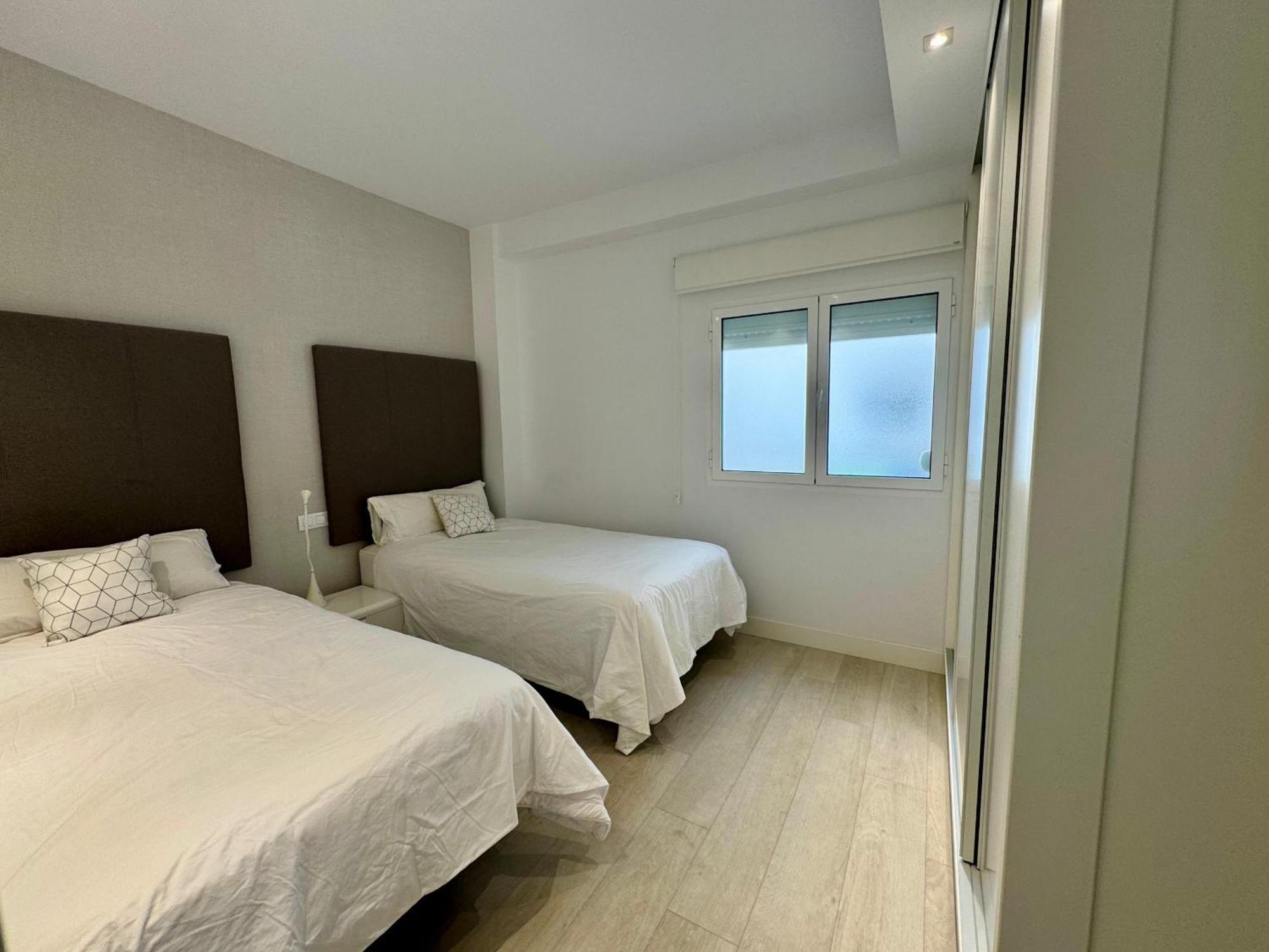 Deluxe Canteras Center